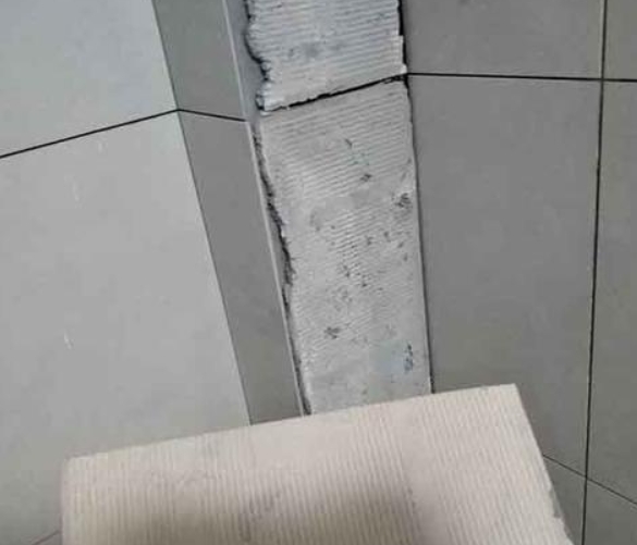 重庆市瓷砖空鼓维修公司分享下厨房瓷砖脱落的补救措施。